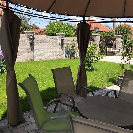 Eden Apartman Algyo Esterno foto