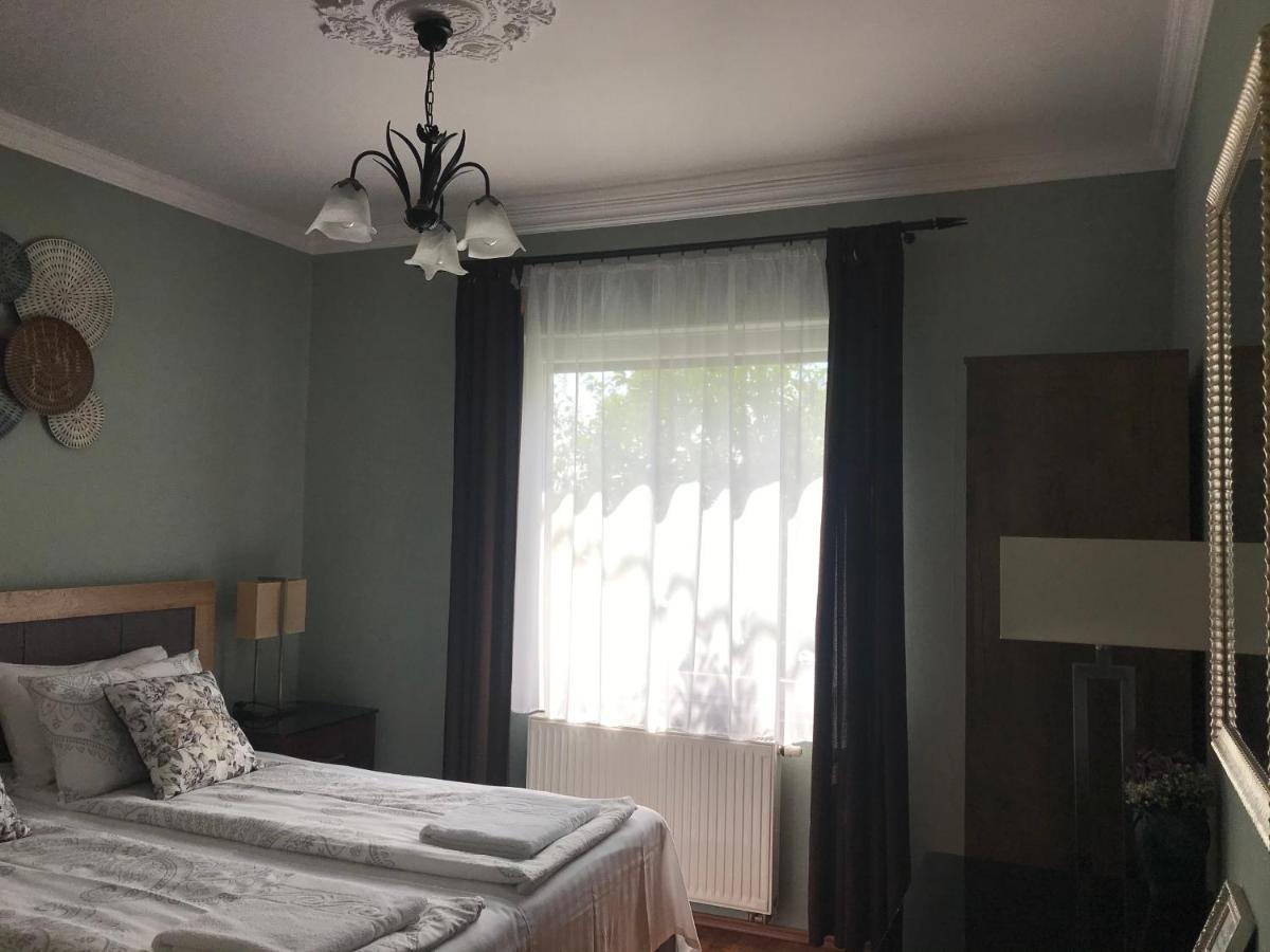 Eden Apartman Algyo Esterno foto