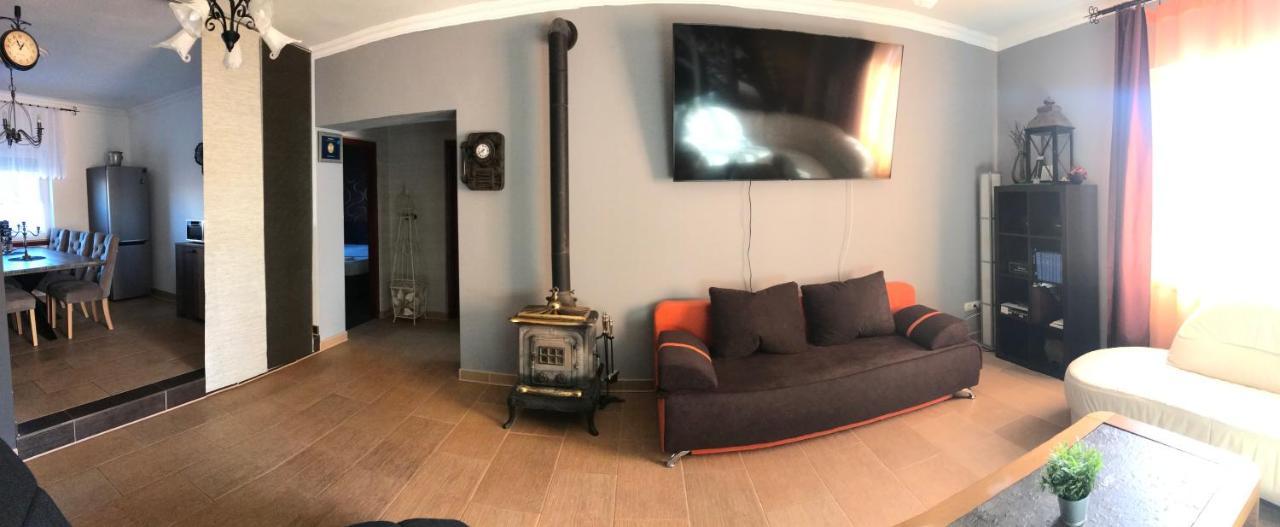 Eden Apartman Algyo Esterno foto