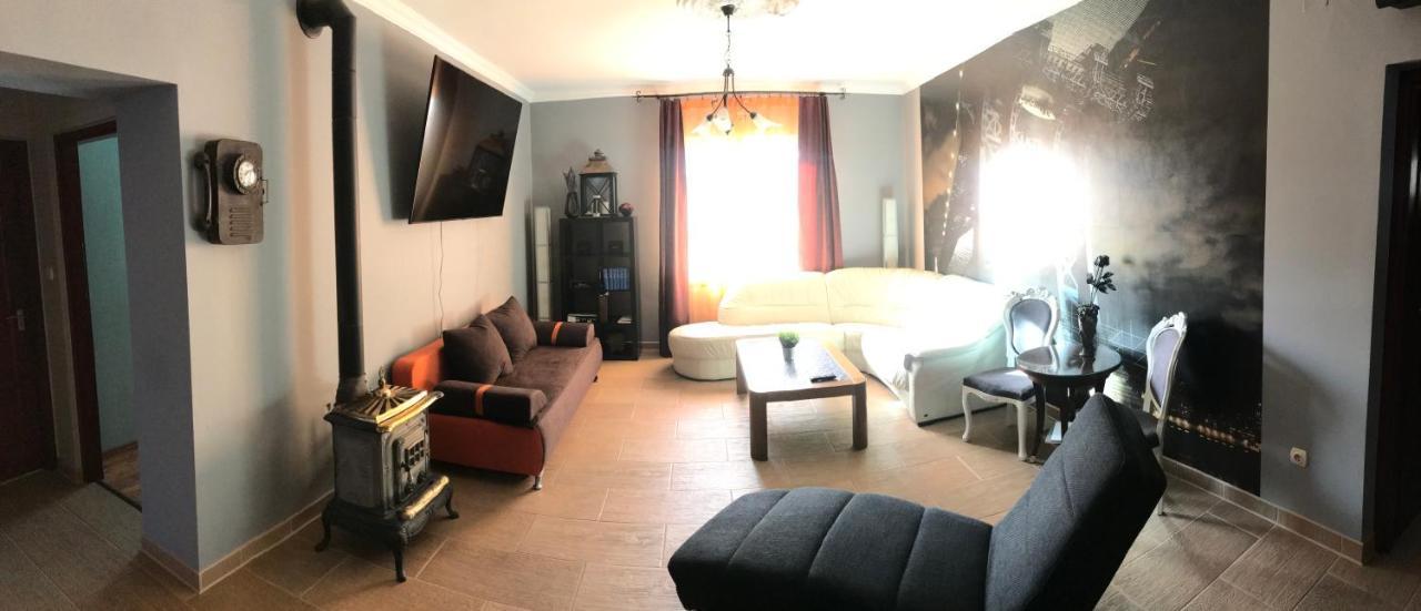 Eden Apartman Algyo Esterno foto