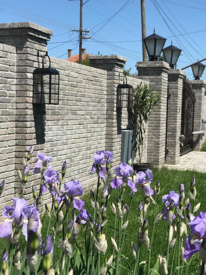 Eden Apartman Algyo Esterno foto
