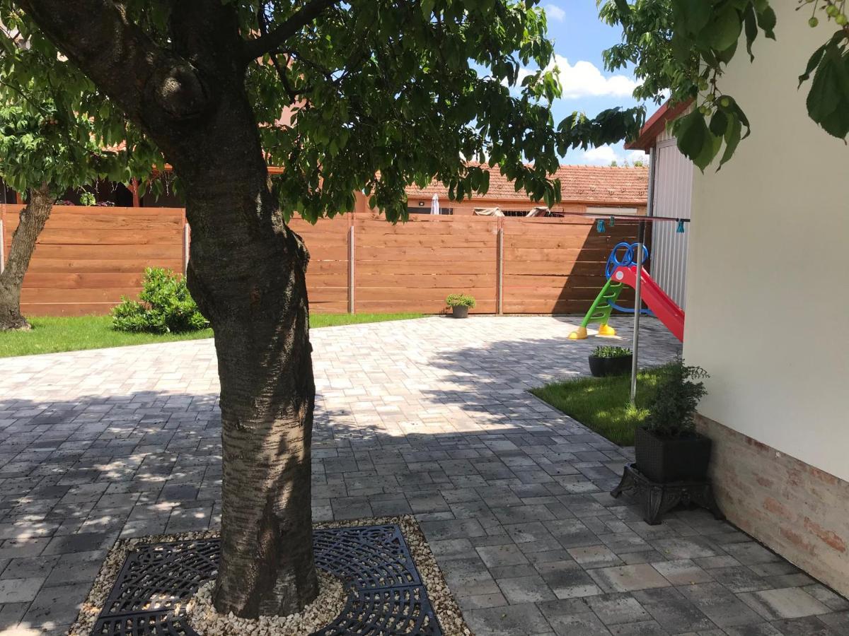 Eden Apartman Algyo Esterno foto