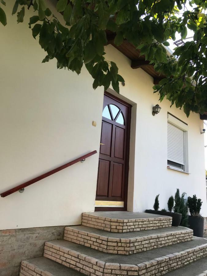 Eden Apartman Algyo Esterno foto